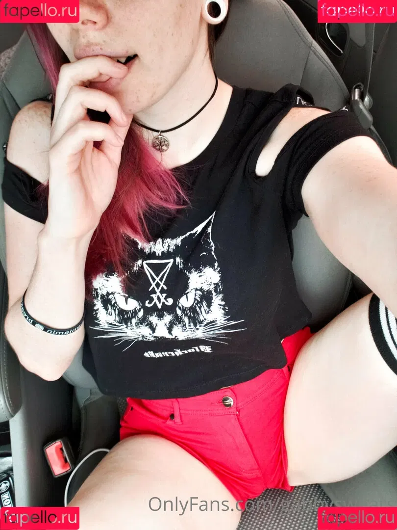 GabbySwears Onlyfans Photo Gallery 