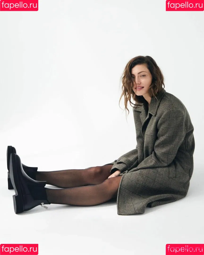 Phoebe Tonkin Onlyfans Photo Gallery 