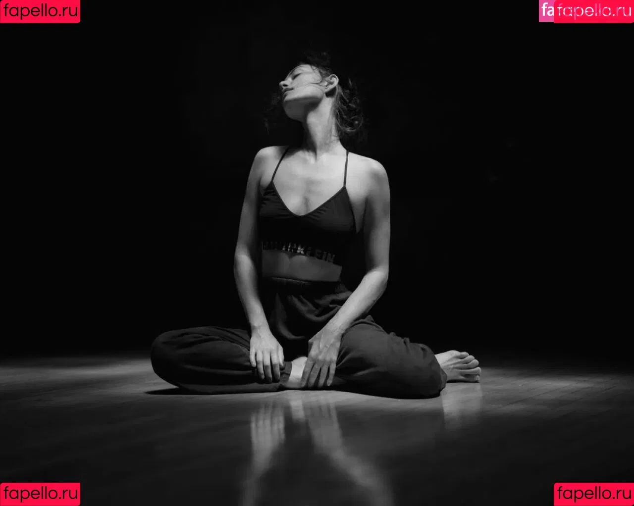 Phoebe Tonkin Onlyfans Photo Gallery 