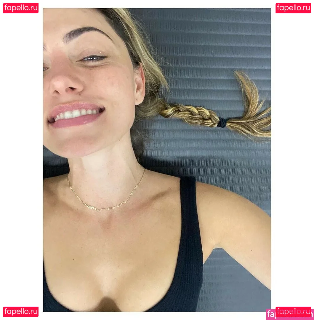 Phoebe Tonkin Onlyfans Photo Gallery 