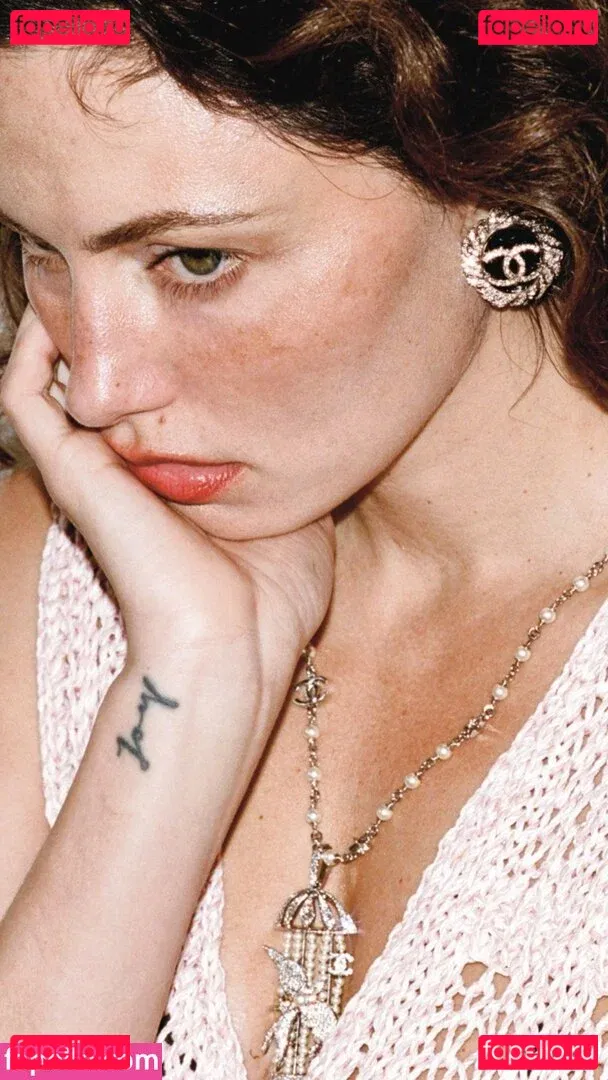 Phoebe Tonkin Onlyfans Photo Gallery 