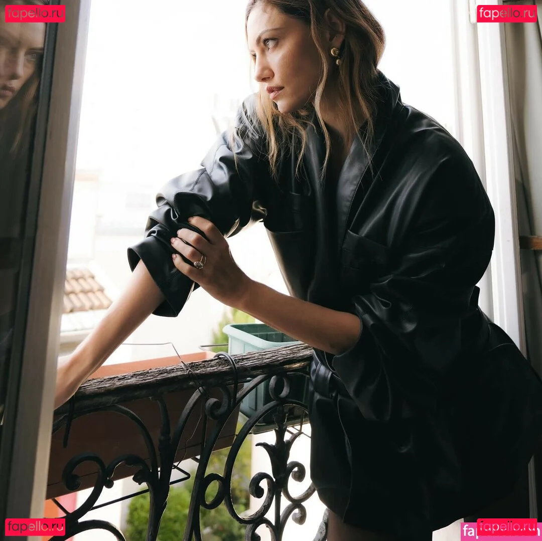 Phoebe Tonkin Onlyfans Photo Gallery 