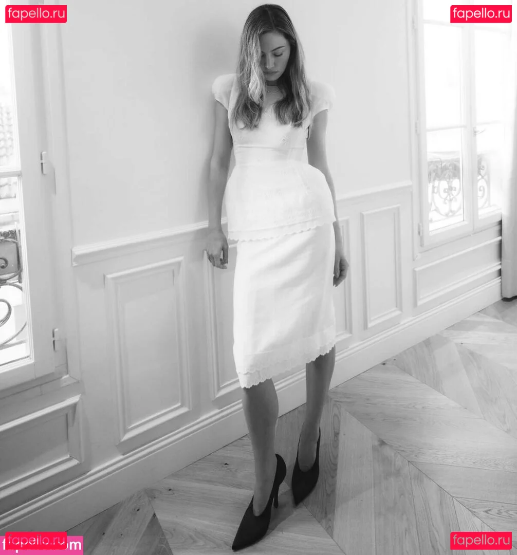 Phoebe Tonkin Onlyfans Photo Gallery 