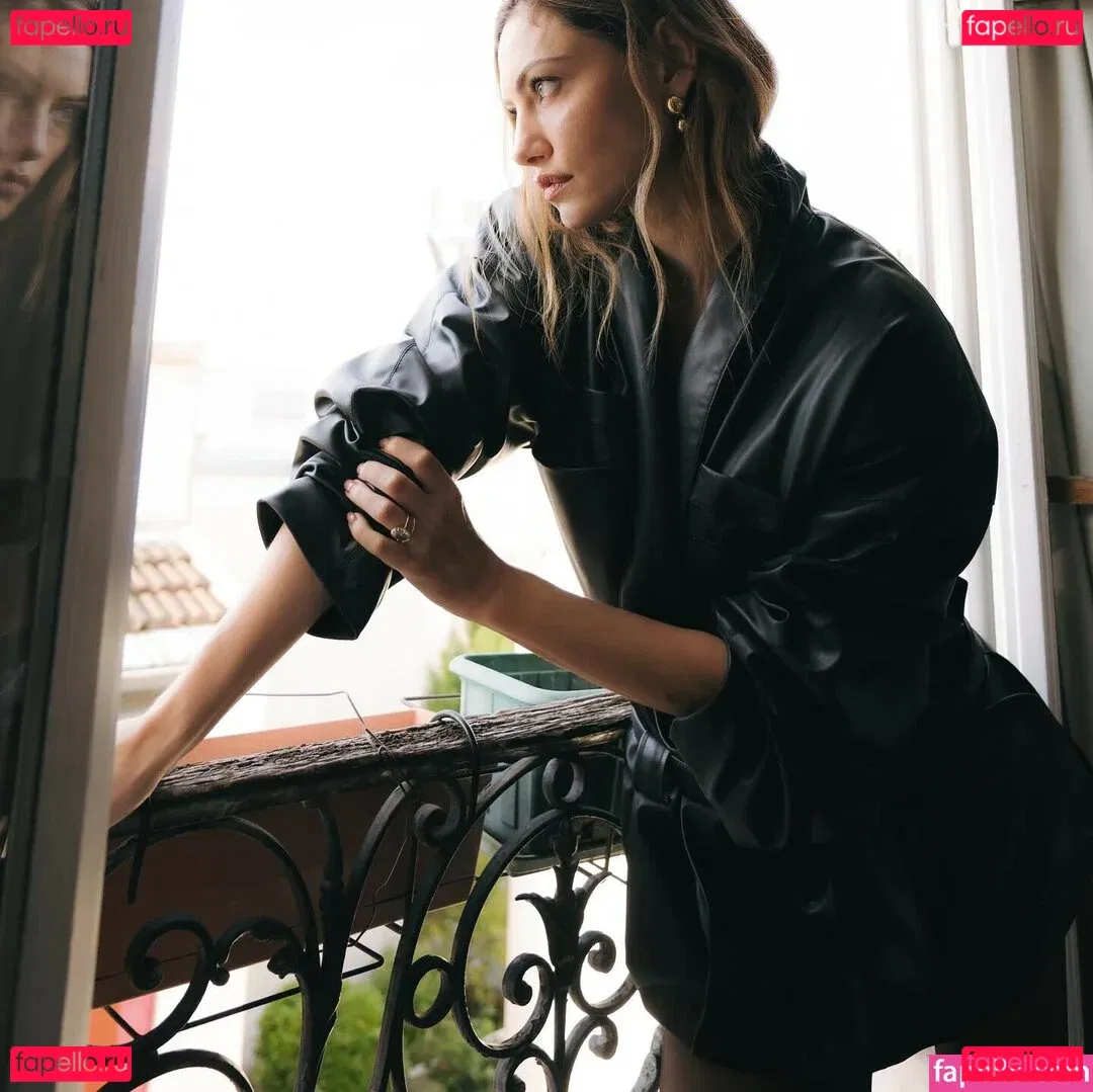 Phoebe Tonkin Onlyfans Photo Gallery 