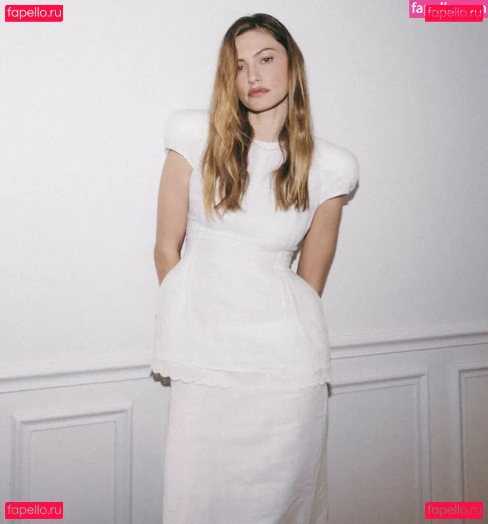 Phoebe Tonkin Onlyfans Photo Gallery 