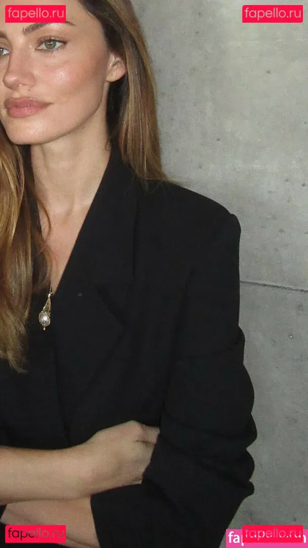 Phoebe Tonkin Onlyfans Photo Gallery 