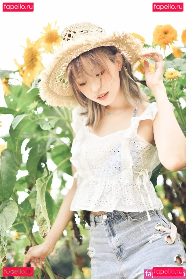 eeelyeee Onlyfans Photo Gallery 