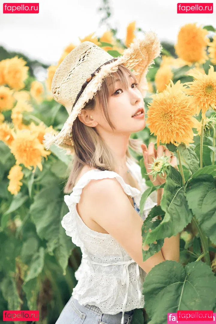 eeelyeee Onlyfans Photo Gallery 