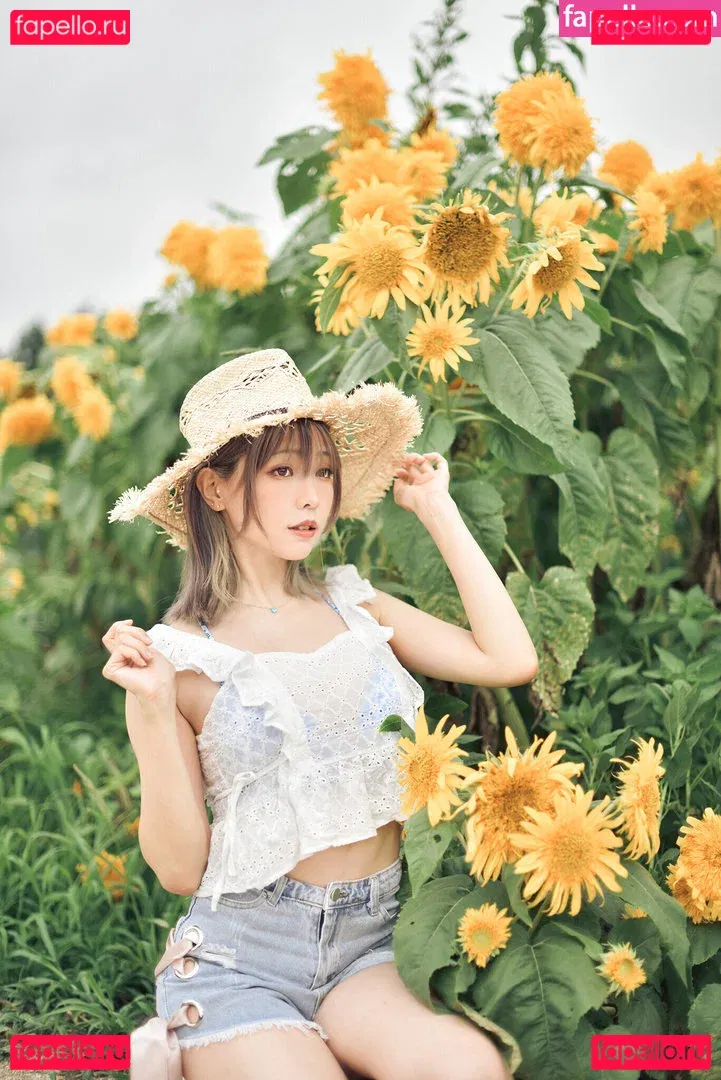 eeelyeee Onlyfans Photo Gallery 