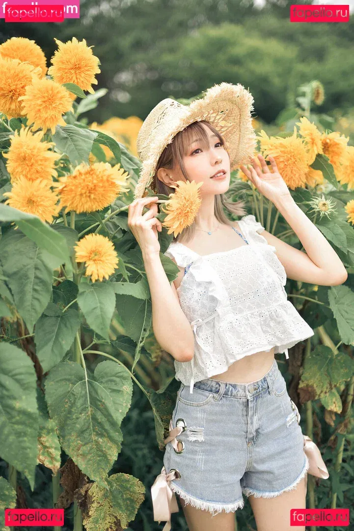 eeelyeee Onlyfans Photo Gallery 