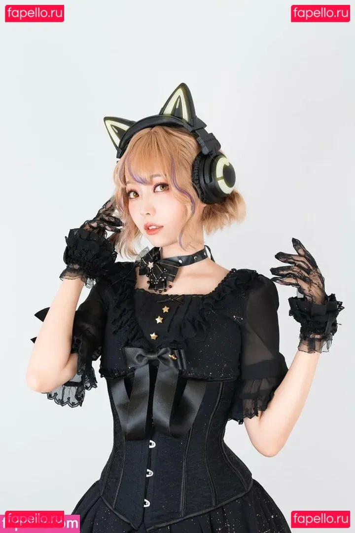 eeelyeee Onlyfans Photo Gallery 