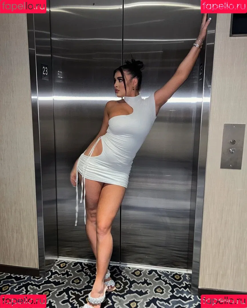 Kalani Hilliker Onlyfans Photo Gallery 