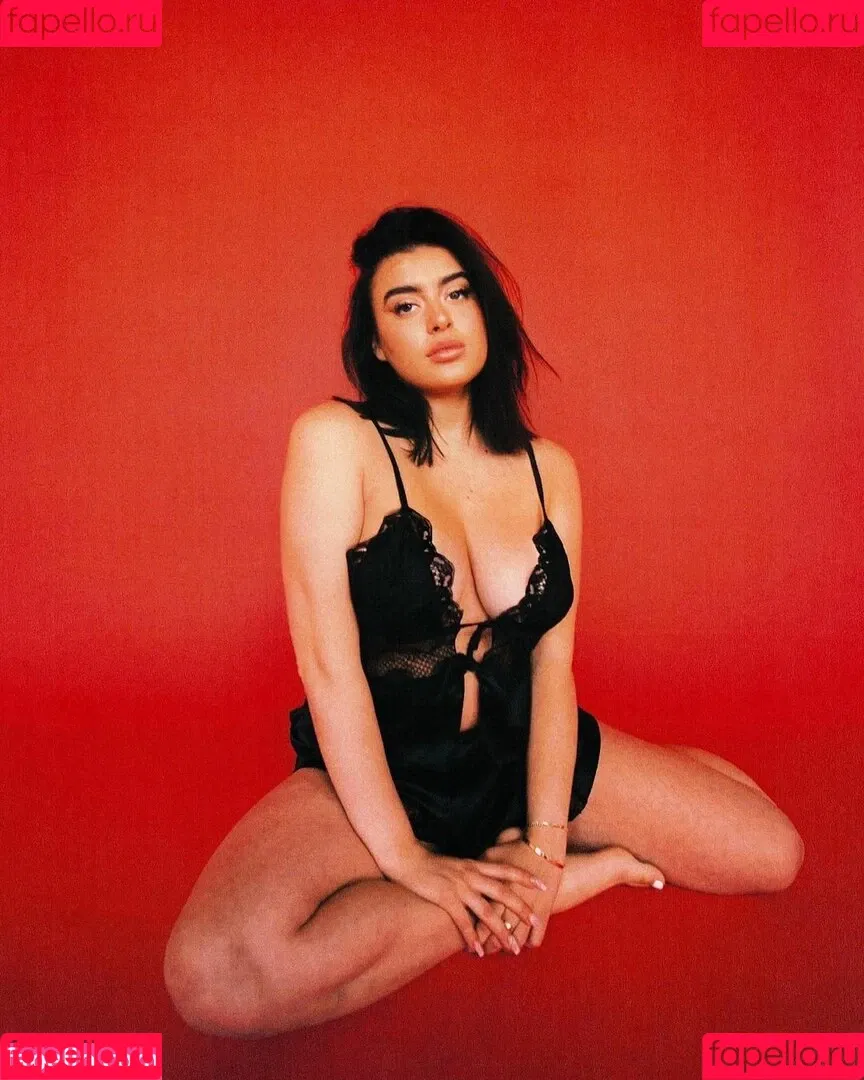 Kalani Hilliker Onlyfans Photo Gallery 