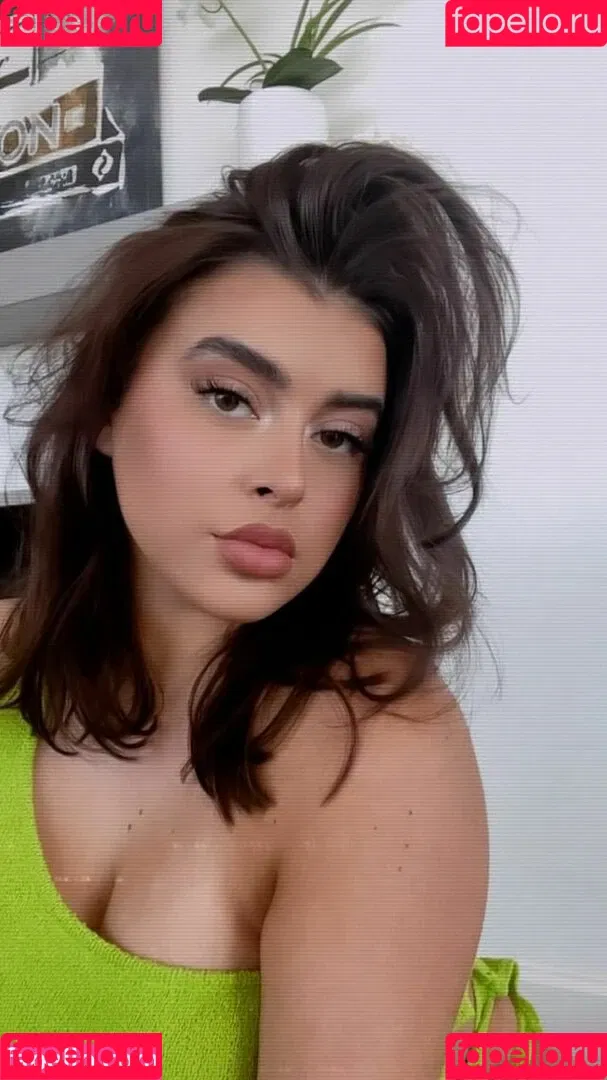 Kalani Hilliker Onlyfans Photo Gallery 