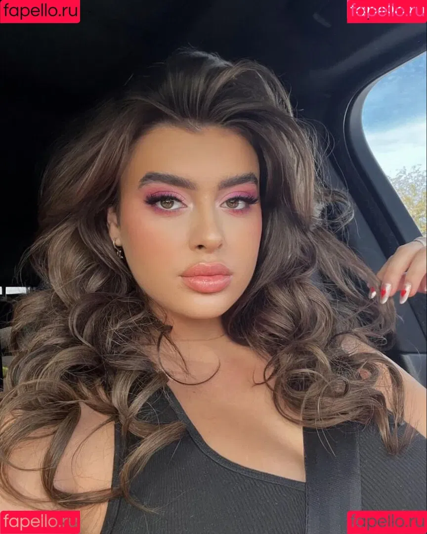 Kalani Hilliker Onlyfans Photo Gallery 