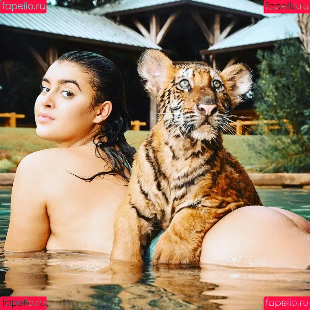 Kalani Hilliker Onlyfans Photo Gallery 