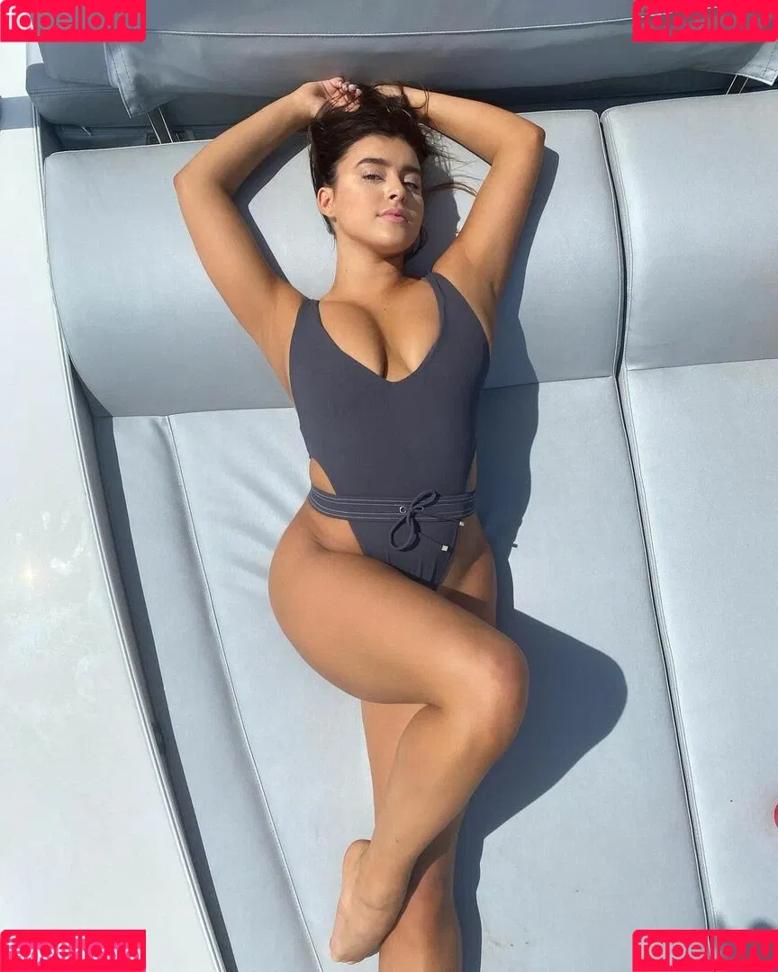 Kalani Hilliker Onlyfans Photo Gallery 