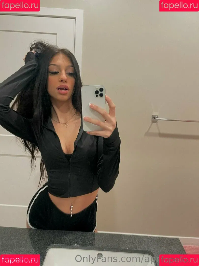 aprilpaigee Onlyfans Photo Gallery 