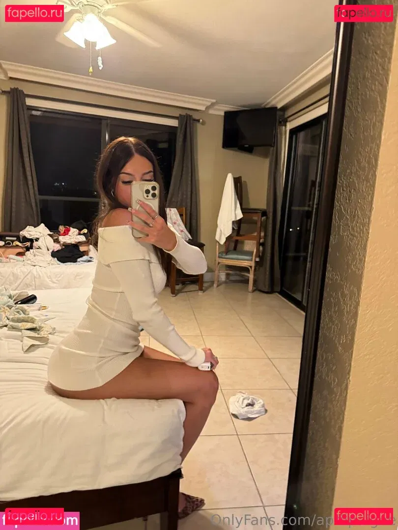 aprilpaigee Onlyfans Photo Gallery 