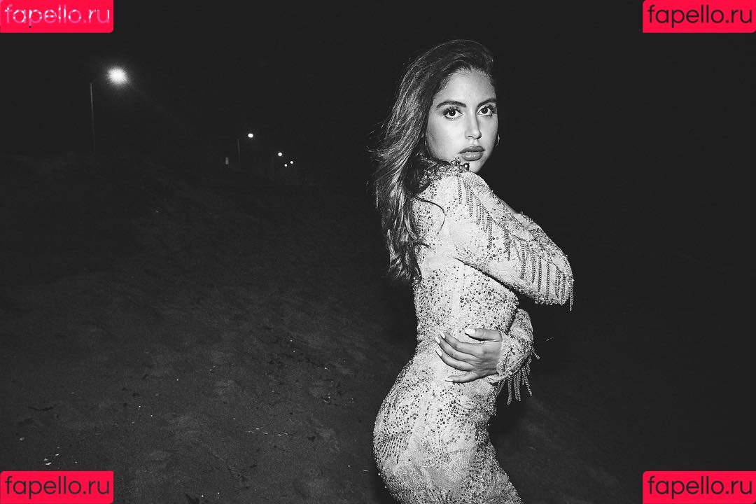 Cinthya Carmona Onlyfans Photo Gallery 