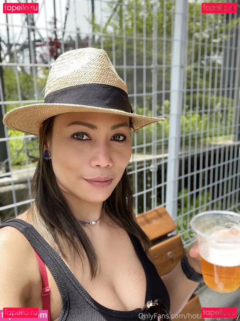 hotasiangranny Onlyfans Photo Gallery 