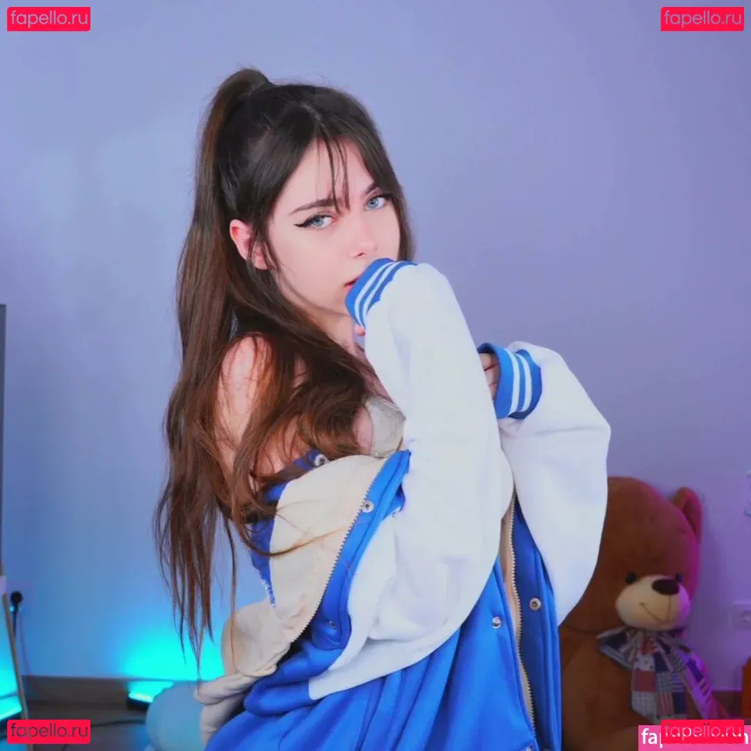 IJenz Onlyfans Photo Gallery 