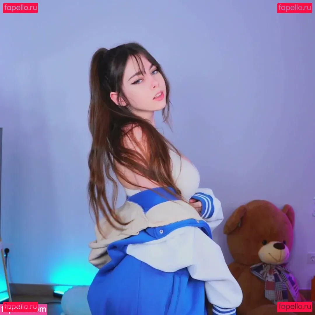 IJenz Onlyfans Photo Gallery 