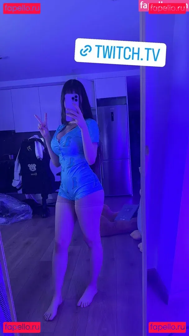 IJenz Onlyfans Photo Gallery 