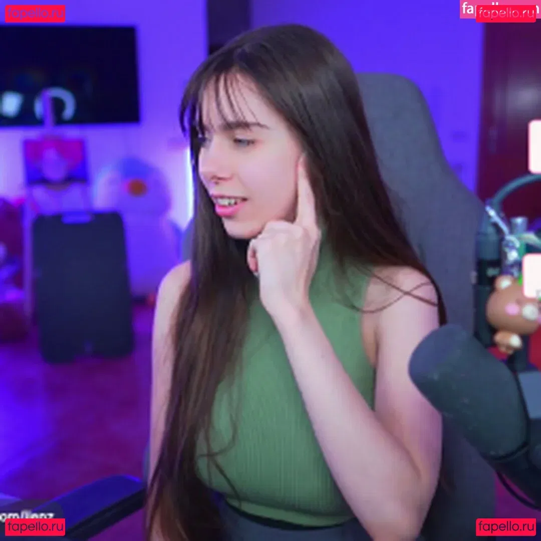 IJenz Onlyfans Photo Gallery 