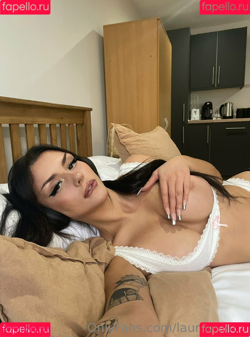 laurawaifuu Onlyfans Photo Gallery 