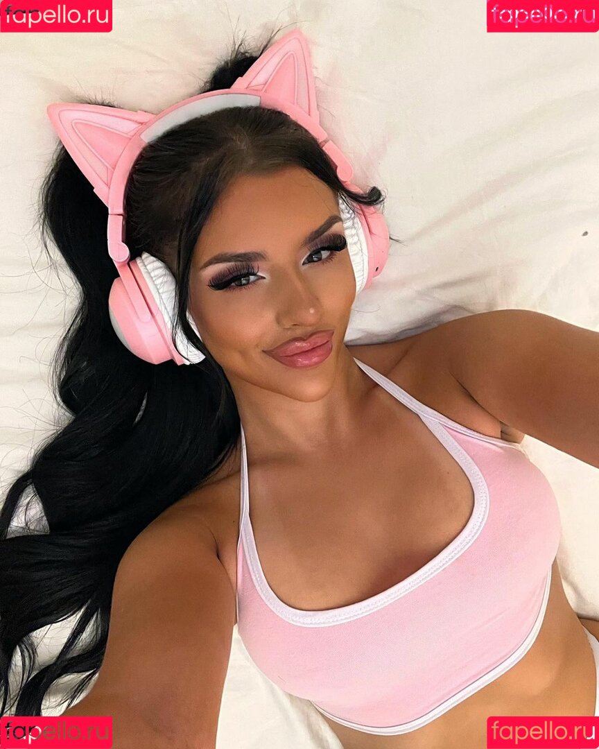 laurawaifuu Onlyfans Photo Gallery 