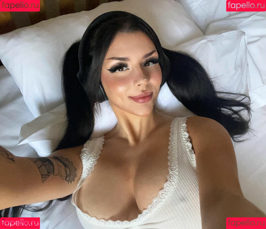 laurawaifuu Onlyfans Photo Gallery 