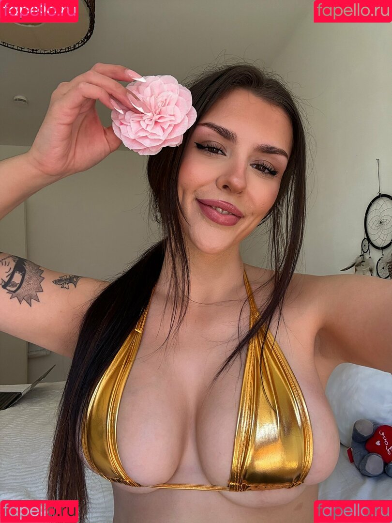 laurawaifuu Onlyfans Photo Gallery 