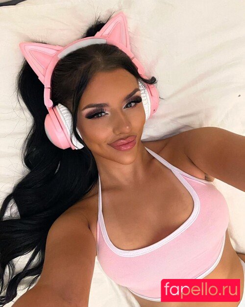 laurawaifuu Onlyfans Photo Gallery 