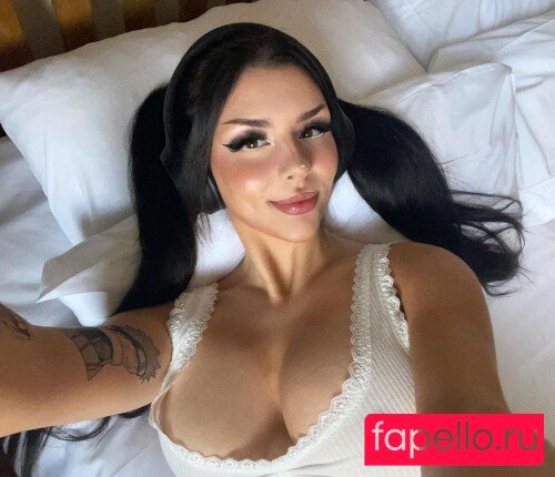 laurawaifuu Onlyfans Photo Gallery 