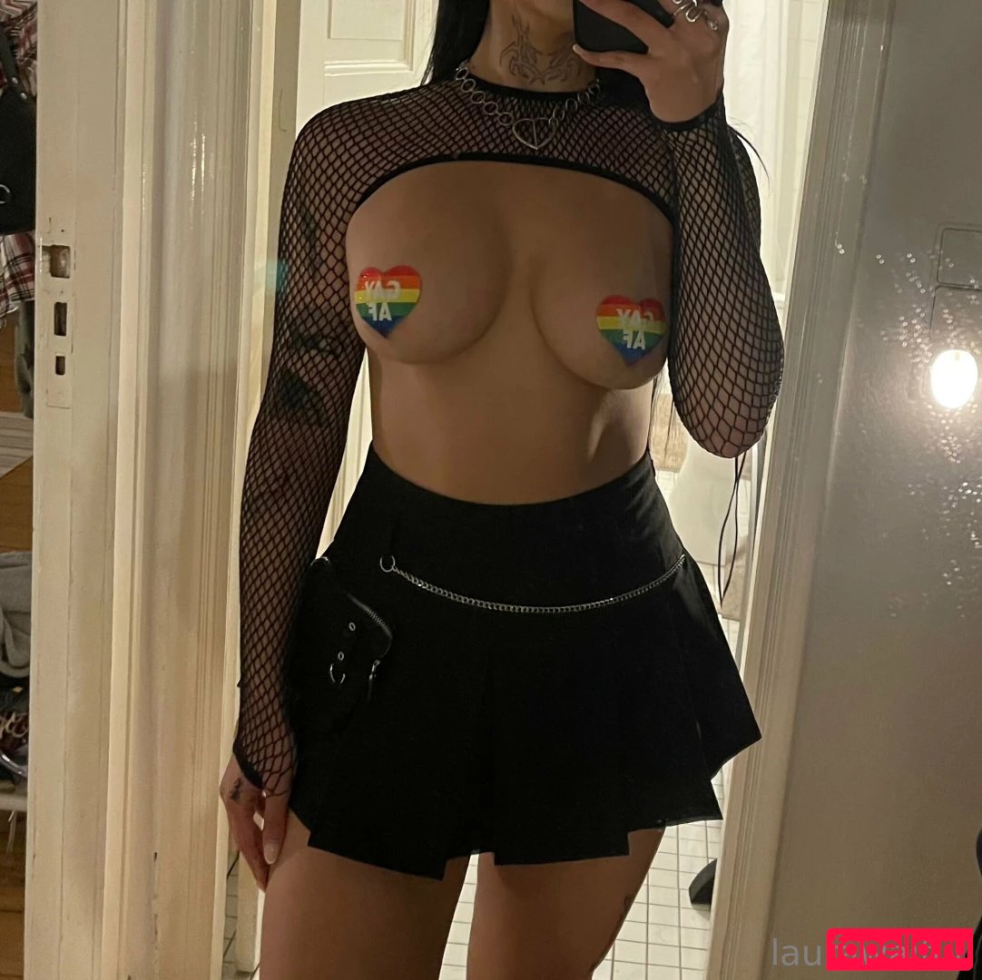 laurawaifuu Onlyfans Photo Gallery 