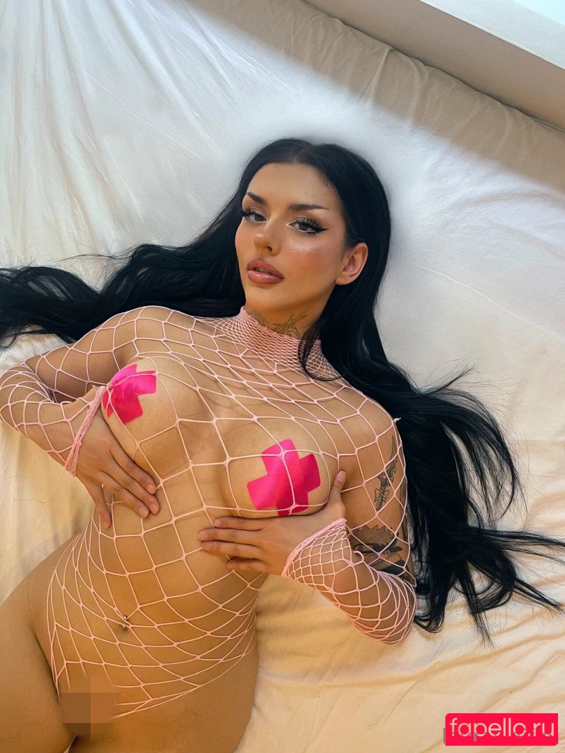 laurawaifuu Onlyfans Photo Gallery 