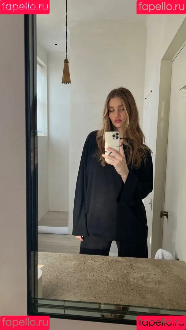 Rosie Huntington-Whiteley Onlyfans Photo Gallery 