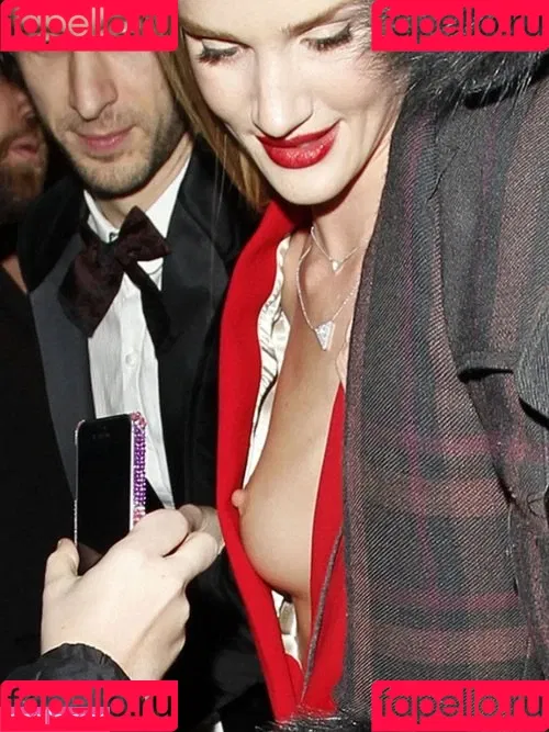 Rosie Huntington-Whiteley Onlyfans Photo Gallery 
