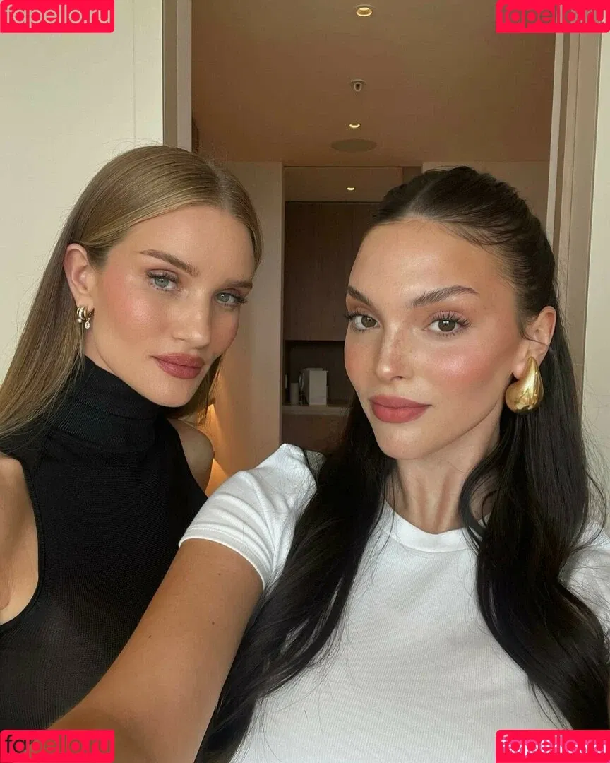 Rosie Huntington-Whiteley Onlyfans Photo Gallery 