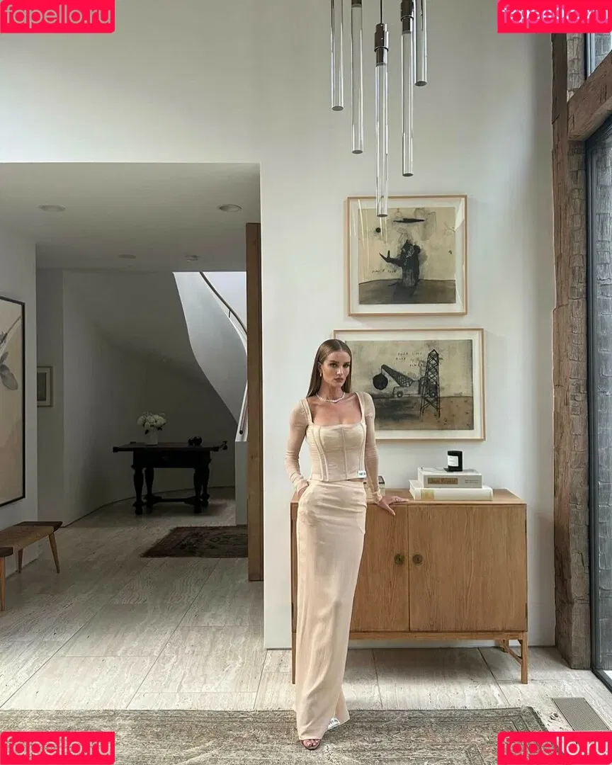 Rosie Huntington-Whiteley Onlyfans Photo Gallery 