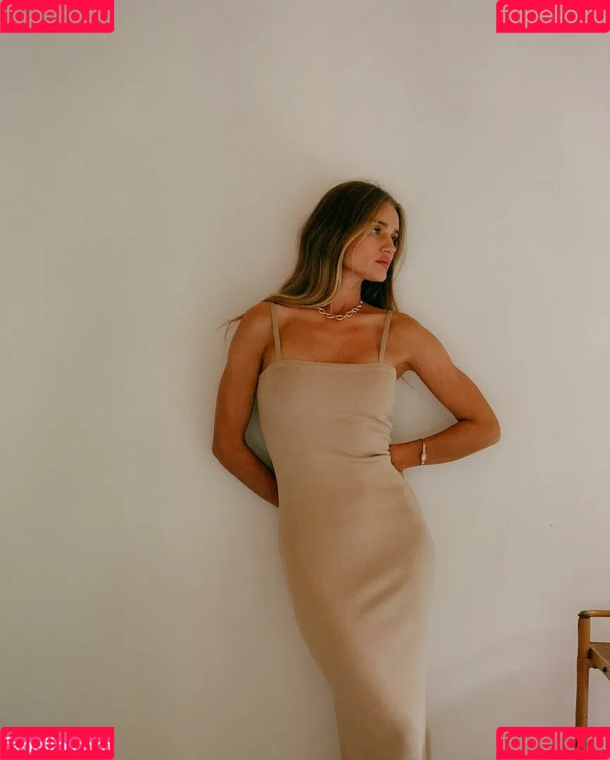 Rosie Huntington-Whiteley Onlyfans Photo Gallery 