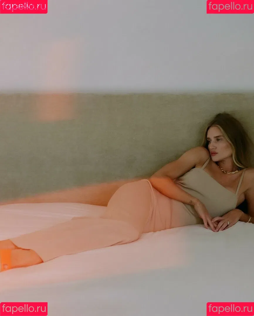 Rosie Huntington-Whiteley Onlyfans Photo Gallery 