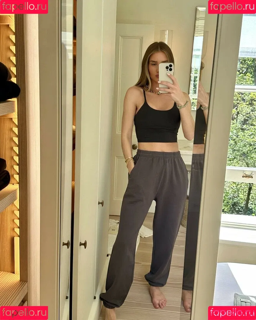 Rosie Huntington-Whiteley Onlyfans Photo Gallery 