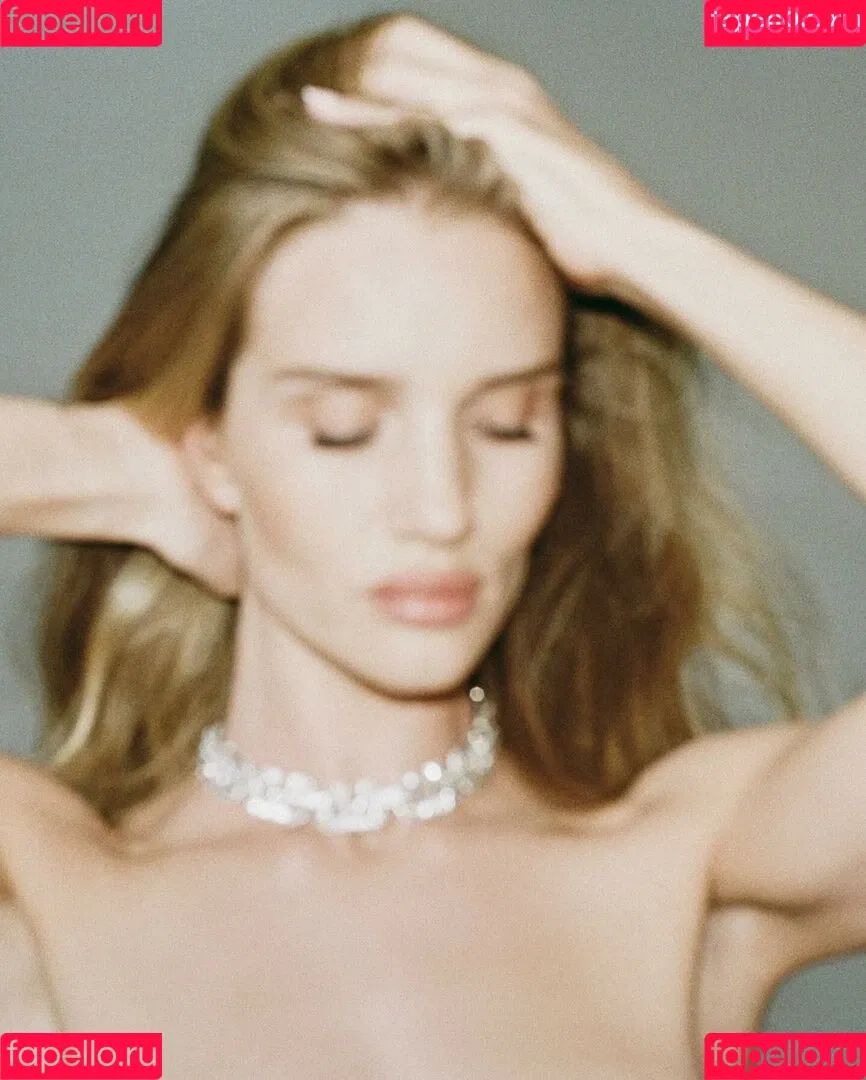 Rosie Huntington-Whiteley Onlyfans Photo Gallery 