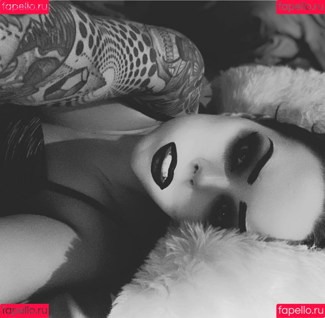 Suzy Berhow Onlyfans Photo Gallery 