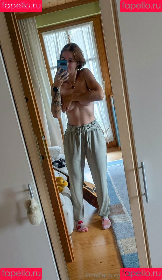 rerengacos Onlyfans Photo Gallery 