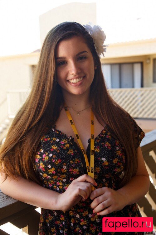 Maddie Crump Onlyfans Photo Gallery 