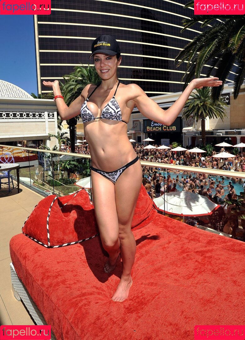 Adrianne Curry Onlyfans Photo Gallery 