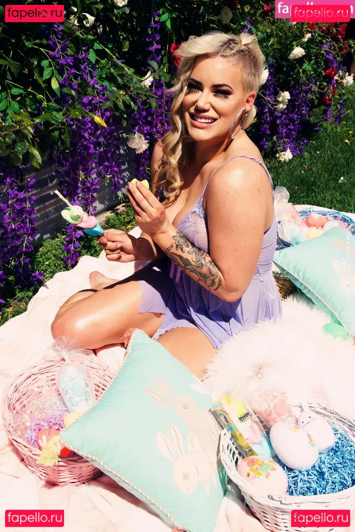 Taya Valkyrie Onlyfans Photo Gallery 